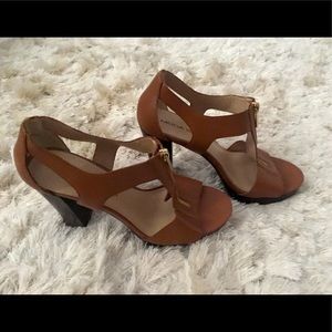 Zip-up platform sandals - size 9